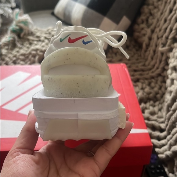 Nike Womens Size 8 Fontanka Edge shoes. Never been worn. - Picture 2 of 6